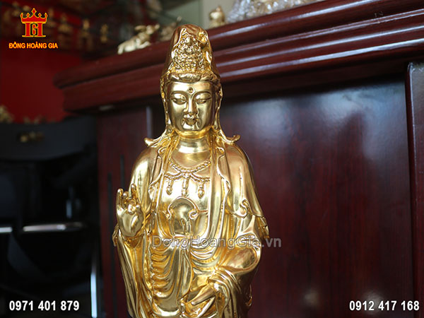 Gương mặt từ bi, hiền từ, phúc hậu của Phật bà được đúc vô cùng sắc nét tại làng nghề đồng Ý Yên - Nam Định